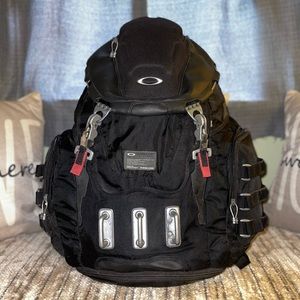 Oakley Men's Kitchen Sink Backpack, Stealth Black